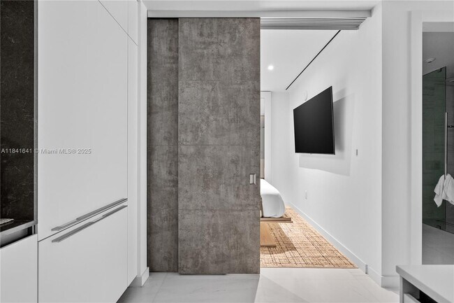 Building Photo - 300 Biscayne Blvd Way