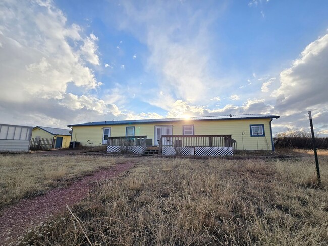 Building Photo - Awesome 4 Bedroom Ranch Home with Room for...