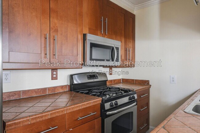 Building Photo - 3120 Parkwood Ave
