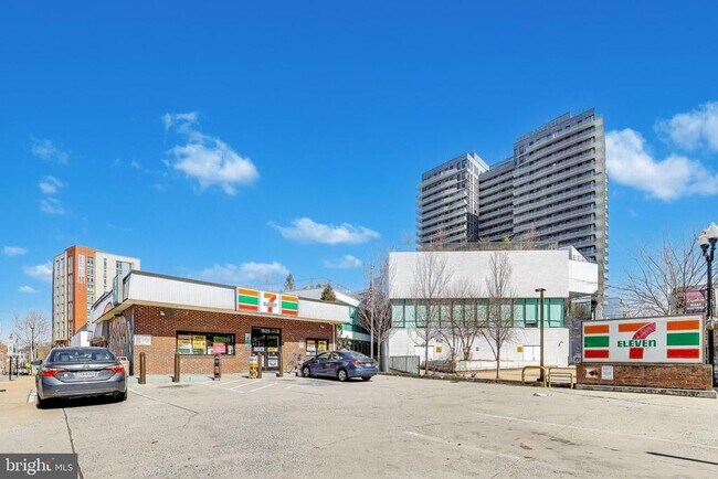 Building Photo - 1726 N Quinn St