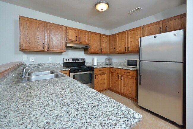 Building Photo - Charming Durham Townhome in Westgate Townes!