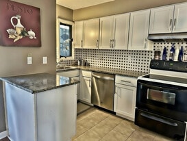 Building Photo - 9 Augusta Dr