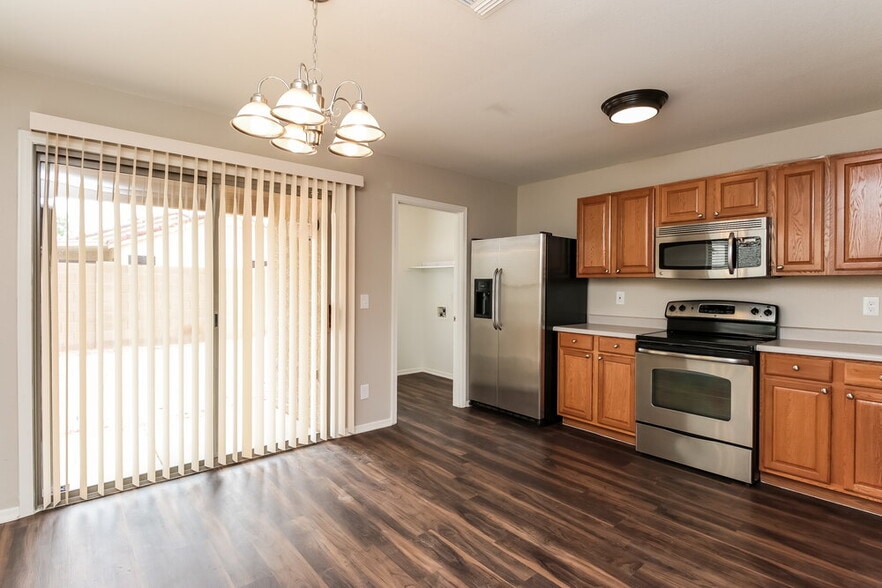 Building Photo - 2299 E Peach Tree Dr