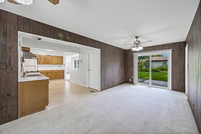Building Photo - 21W256 Briarcliff Rd