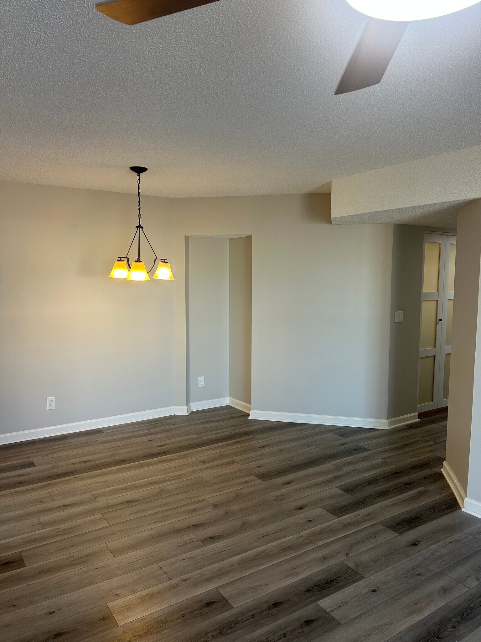 Building Photo - 8960 Duckview Dr