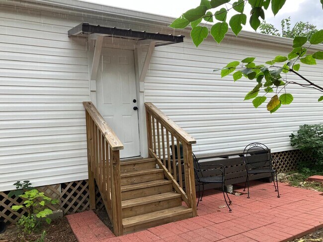 Building Photo - Kings Drive