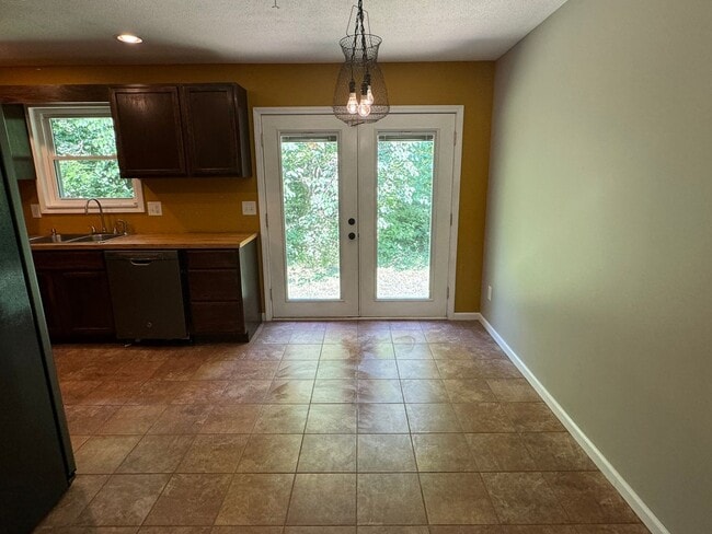 Building Photo - 3 Bedroom 2 Bathroom Home in Greeneville, TN