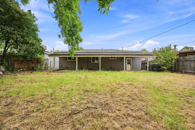Building Photo - 3/1 Charmer in the Garden Tract - Dog Friendly
