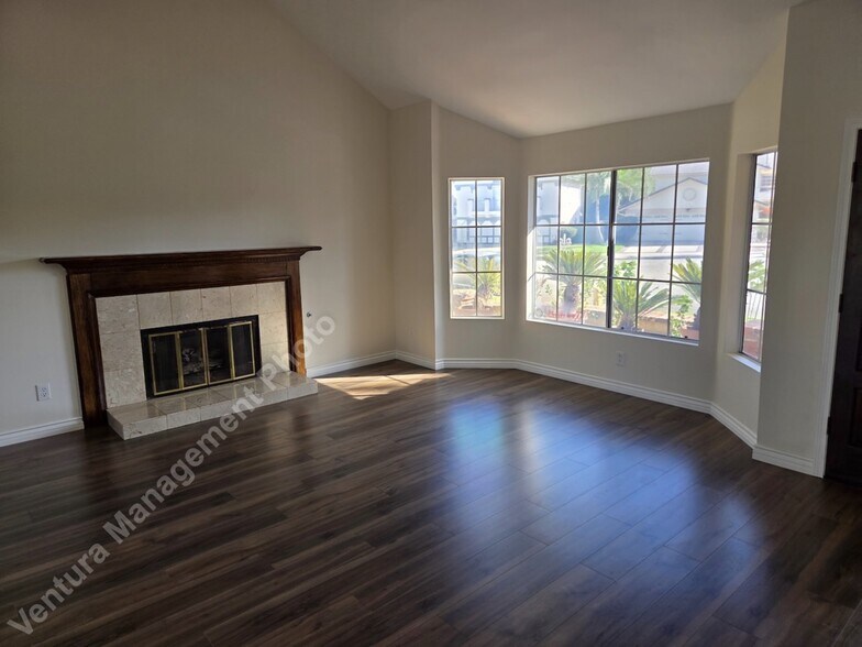 Building Photo - 725 Azure Hills Dr