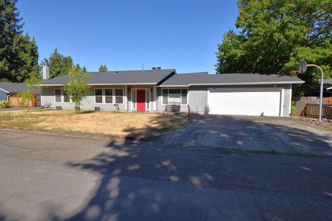 Primary Photo - Desirable North Albany home.