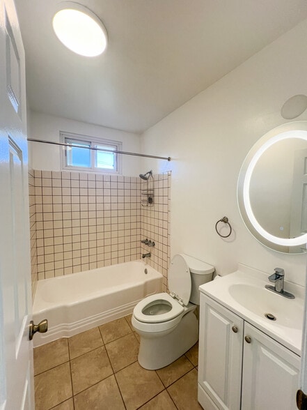 Building Photo - 10447 Cantara St