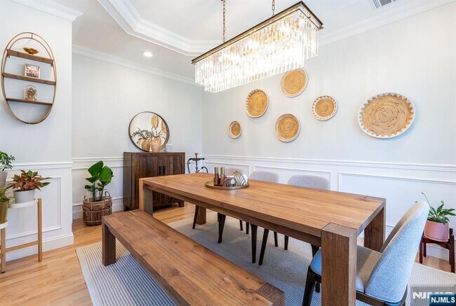 Building Photo - 765 6th Ave