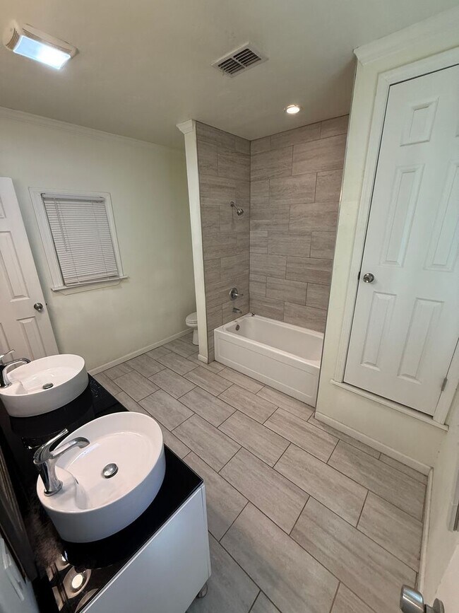 Building Photo - Pre Leasing for Fall 2026! 3/2 in Tech Terrace