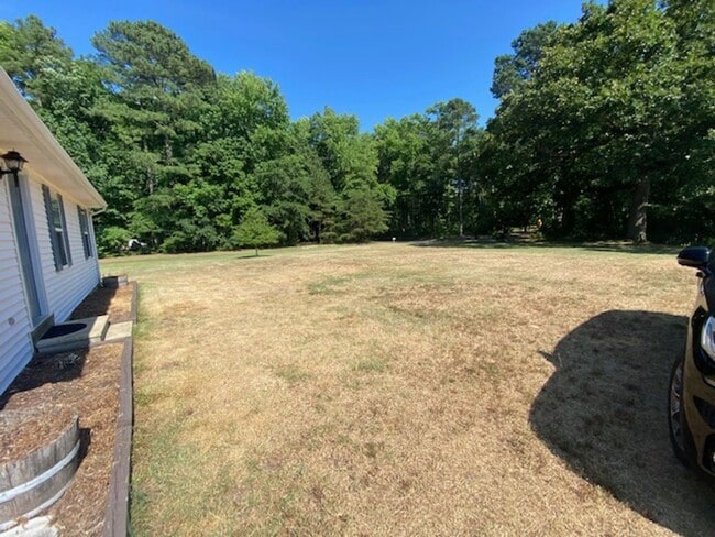 Building Photo - Rural & Adorable Rancher for Rent on large lot!