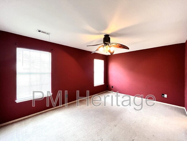 Building Photo - 886 N Daisy Ln