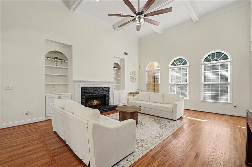 Building Photo - 4315 Rosemont Dr