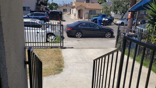 Building Photo - 40(718)