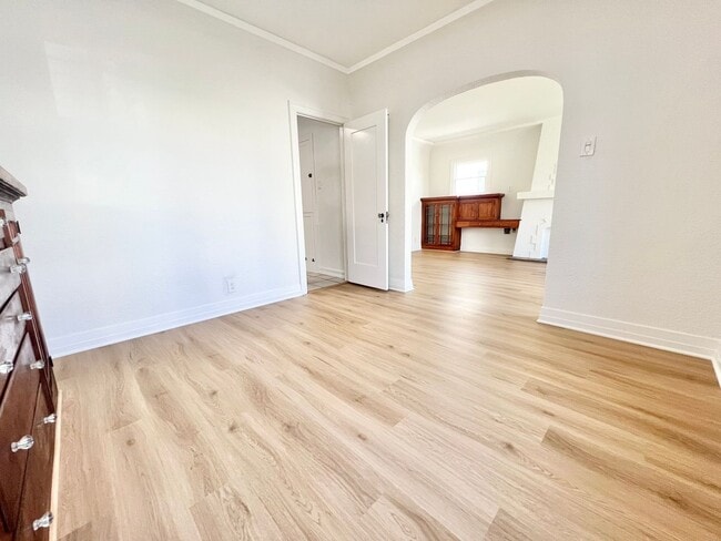 Building Photo - Charming Belmont Shore Bungalow close to 2...