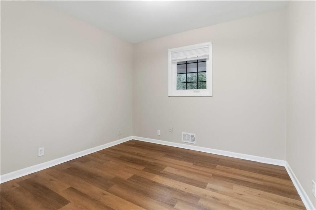 Building Photo - 2953 Meadowview Dr SE