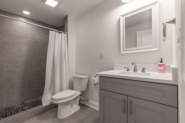 Building Photo - 1900 E Cumberland St