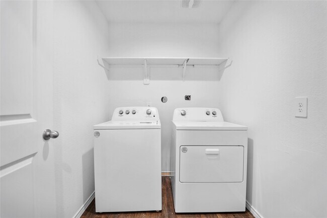 Building Photo - 14634 Cyn Pnes Ln