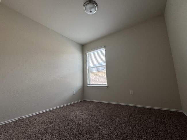 Building Photo - 8514 Pleasant Trail Dr