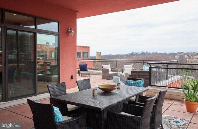 Building Photo - 1011 Arlington Blvd