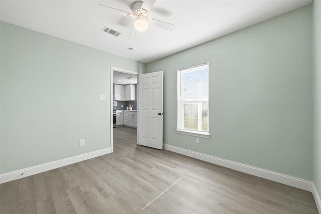 Building Photo - 4324 Crenshaw Ave