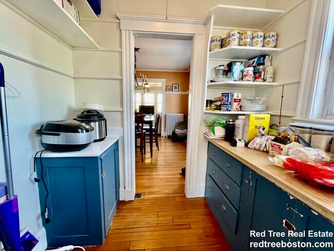 Building Photo - 8 Perkins St