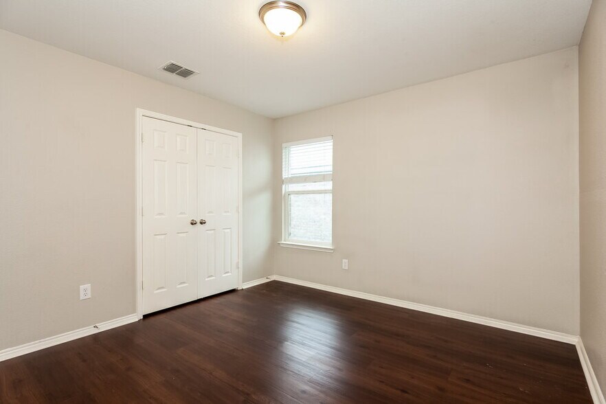 Building Photo - 16904 Fenwick Ct