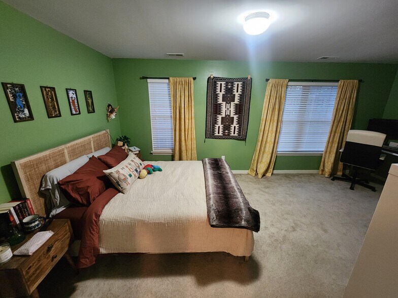 Master #2 (3rd floor) - 180 Hemisphere Cir