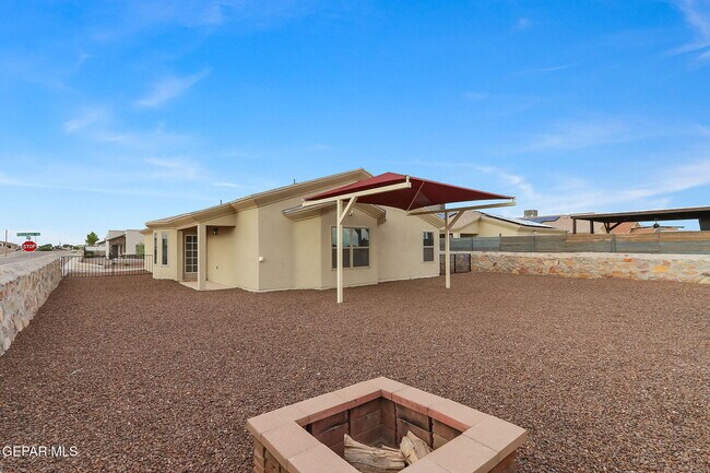 Building Photo - 13736 Flora Vista Ave