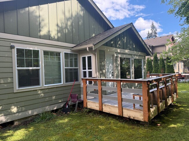 Building Photo - 4  Bedroom House in Burlington