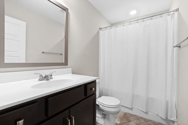 Building Photo - 3 Bedroom 2 1/2 Bath Pet Friendly Home For Rent!