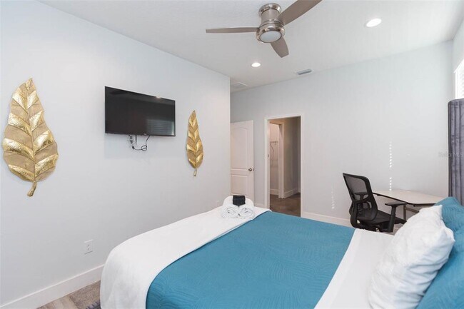 Building Photo - 2013 E Waters Ave