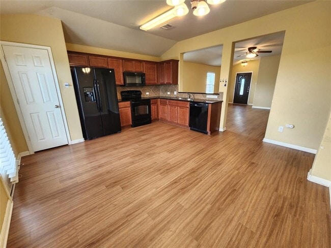 Building Photo - 107 Lavaca Loop