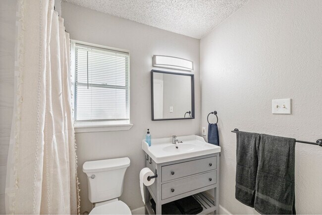 Building Photo - 11906 Blueridge Mountains Dr