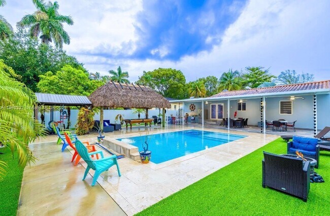 Building Photo - 348 Minola Dr