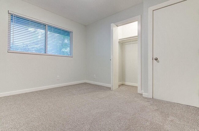 Building Photo - 3501 Rockhurst Ln