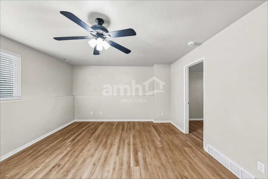 Building Photo - 911 N 2350 W