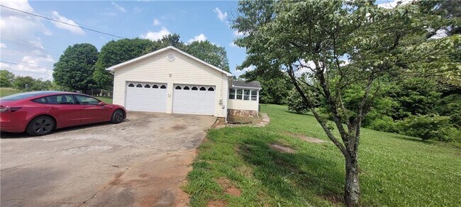 Building Photo - 2963 Avery Rd