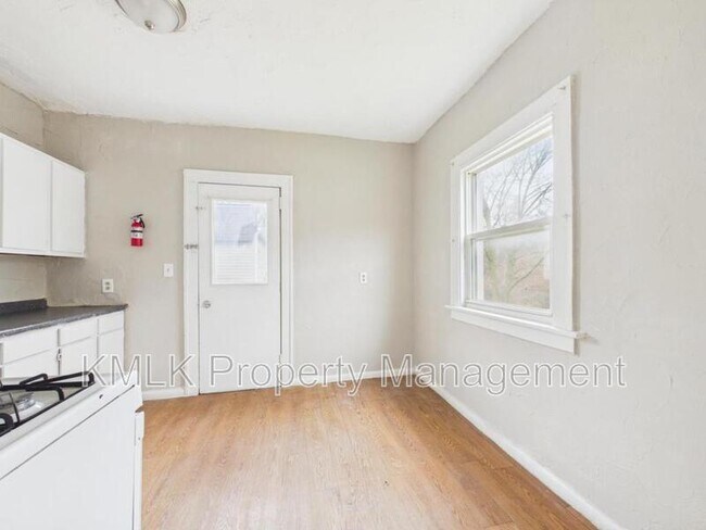 Building Photo - 543 Gage St