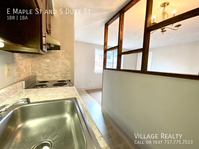 Building Photo - 505 E Maple St