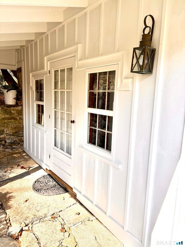 Building Photo - 310 Valley Rd