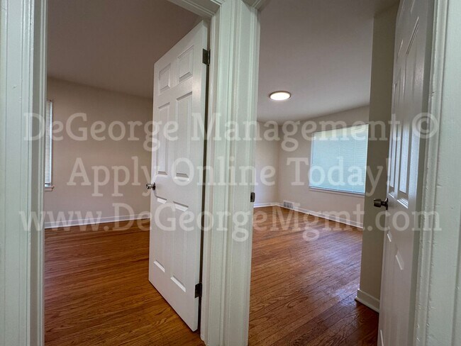 Building Photo - Gorgeous Spacious 4 Bedroom 1.5 Bath Singl...