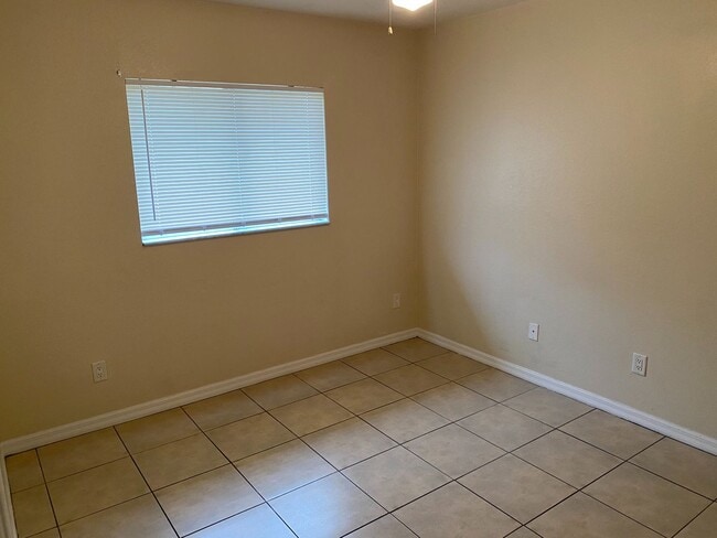 Building Photo - 1416-1418 W 12th St