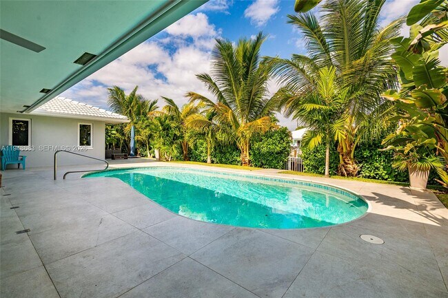 Building Photo - 709 Elm Tree Ln