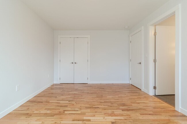 Building Photo - Beautifully Redesigned Home in Quiet Neighborhood