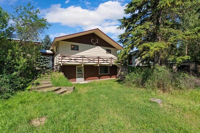 Building Photo - Incredible piece of Montana Paradise