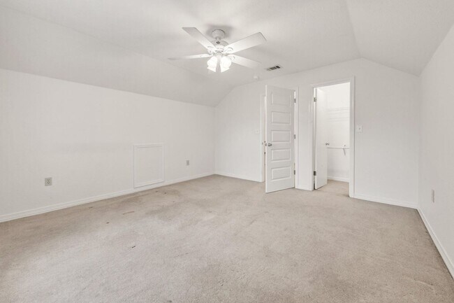 Building Photo - 117 Fairway Dr